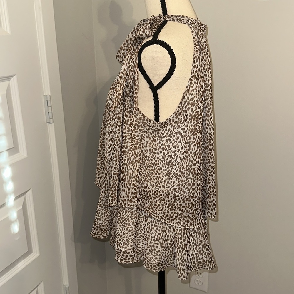 Animal Print Express Sleeveless Top - Picture 3 of 5